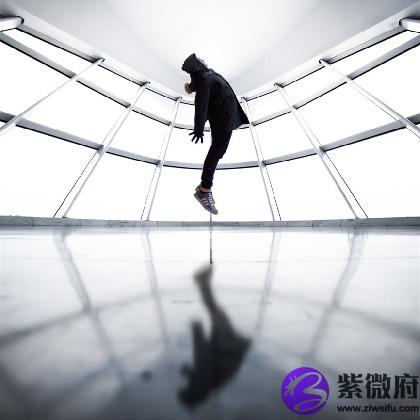 开扒12生肖该如何面对职场变数！